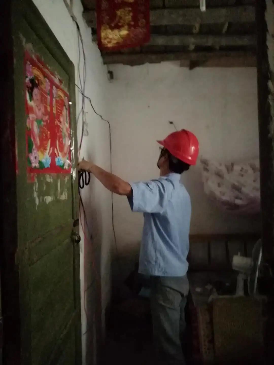 鈣鋅穩(wěn)定劑 【煒林納】積極響應(yīng)&ldquo;紅色引領(lǐng)&middot;居家安全&rdquo;電工志愿者活動 (3)